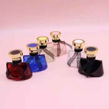 színes parfümös üveg 30ML szalag hordozható parfümadagoló palack Kiváló kozmetikai spray-palack üveg újratölthető üveg