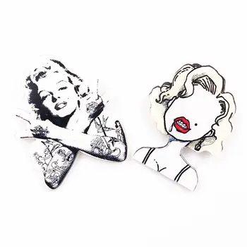 1Pcs Aranyos rajzfilm Marilyn Monroe lányok akril bross ruhák nőknek kiegészítők Jelvény ikonok a hátizsák jelvények kitűzők